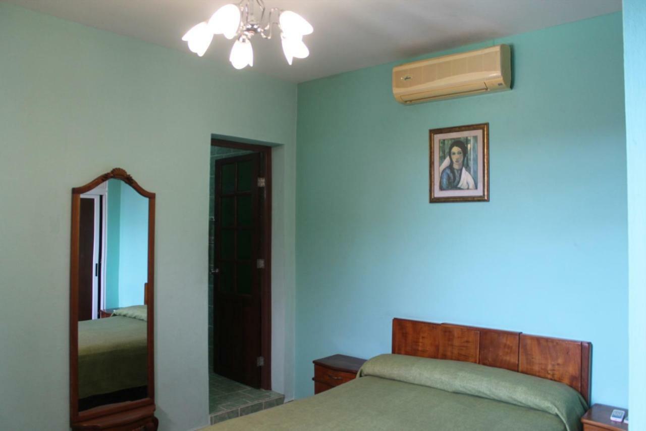 Hostal Amelia Cienfuegos Esterno foto